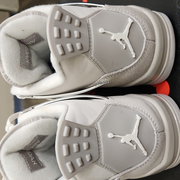 Jordan Retro 4 in Neutral Gray and White - Picture 6 of 7